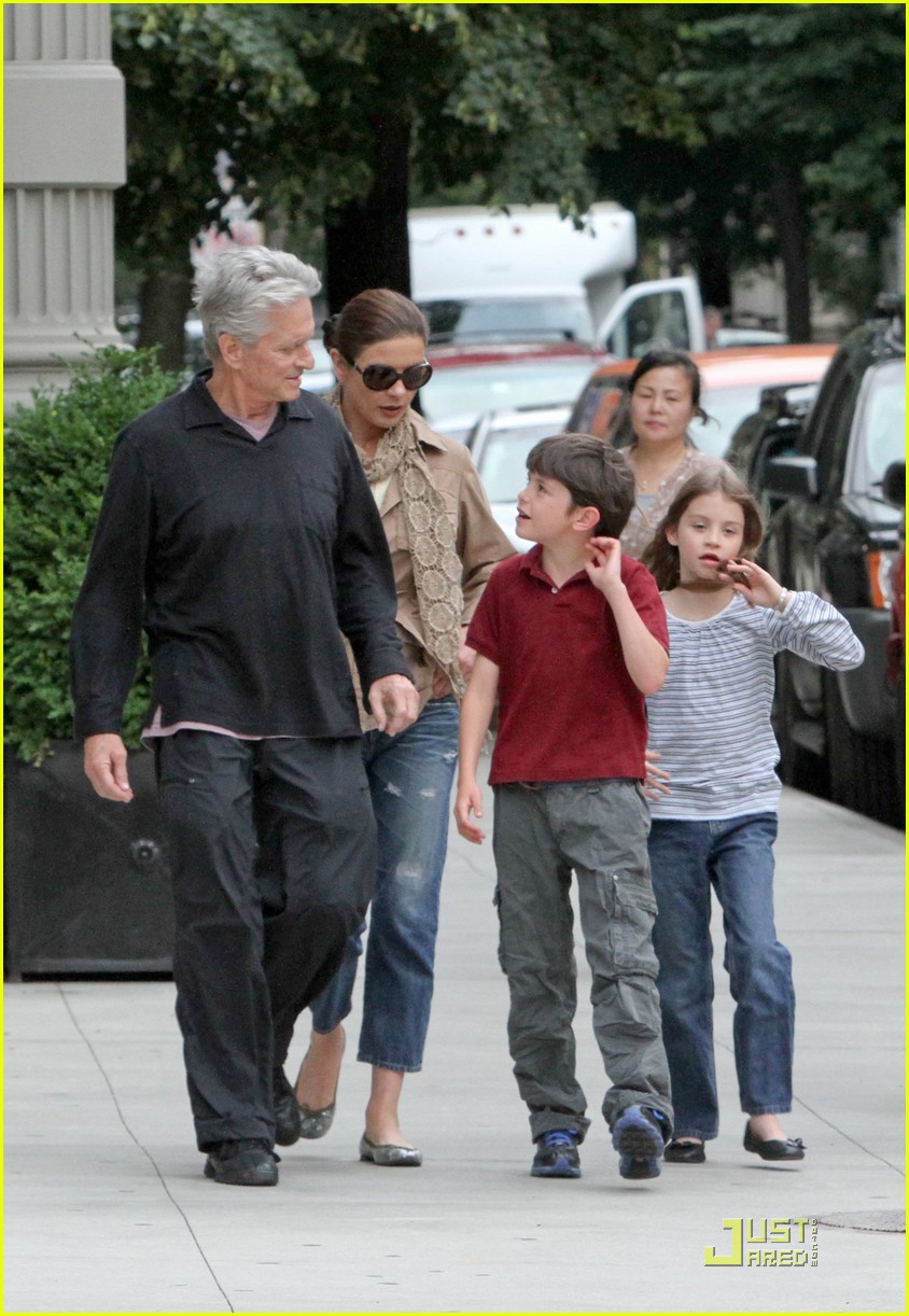 Catherine Zeta-Jones & Michael Douglas: Family Stroll!