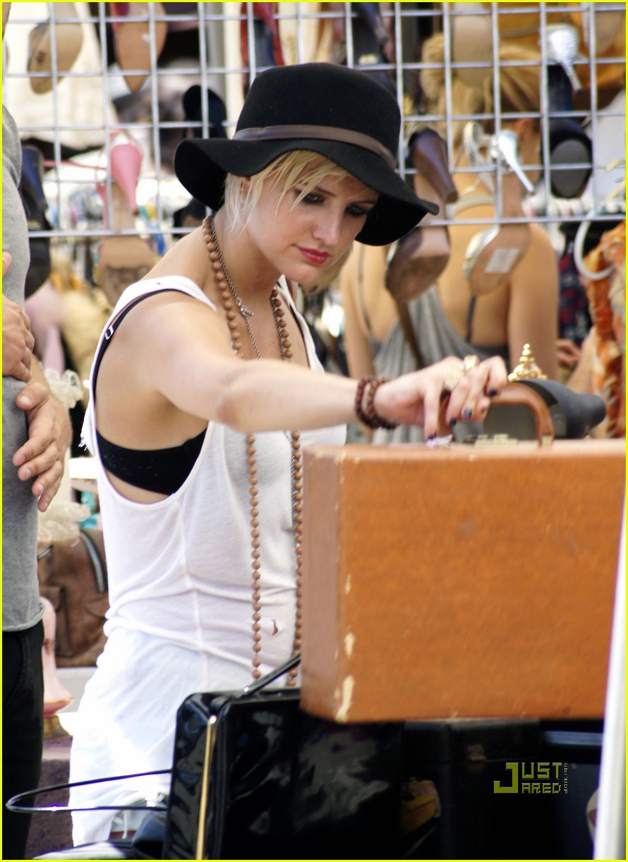 Ashlee Simpson: Flea Market Shopping!