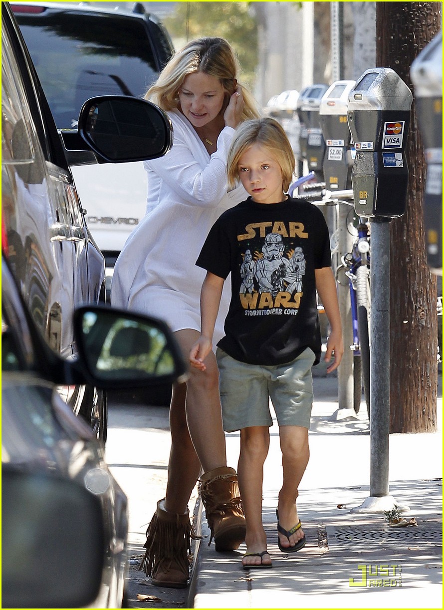 Kate Hudson Teaches Rachel Zoe To Be 'More Free Spirited'