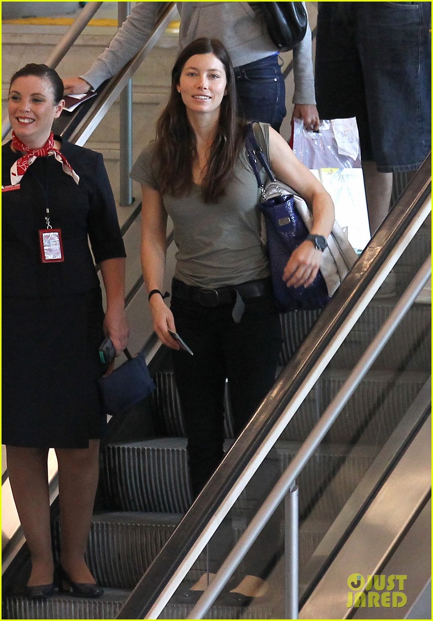 Jessica Biel: Bonjour, Paris!