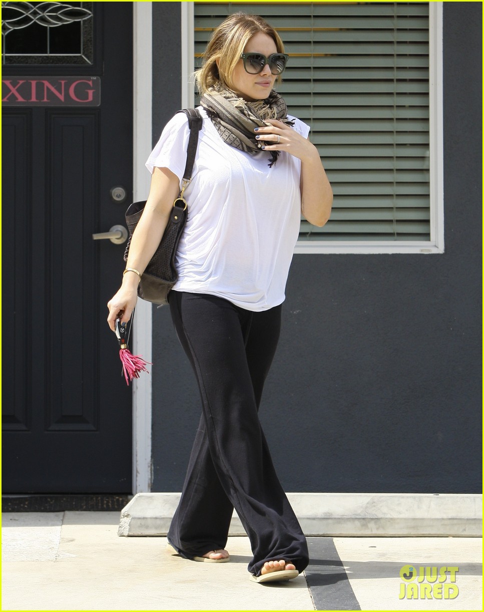 Hilary Duff: Pilates Workout Woman!