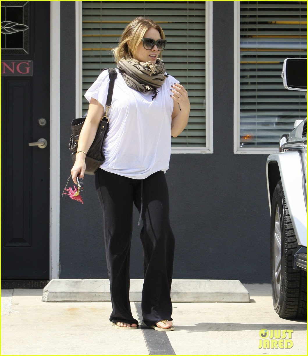 Hilary Duff: Pilates Workout Woman!