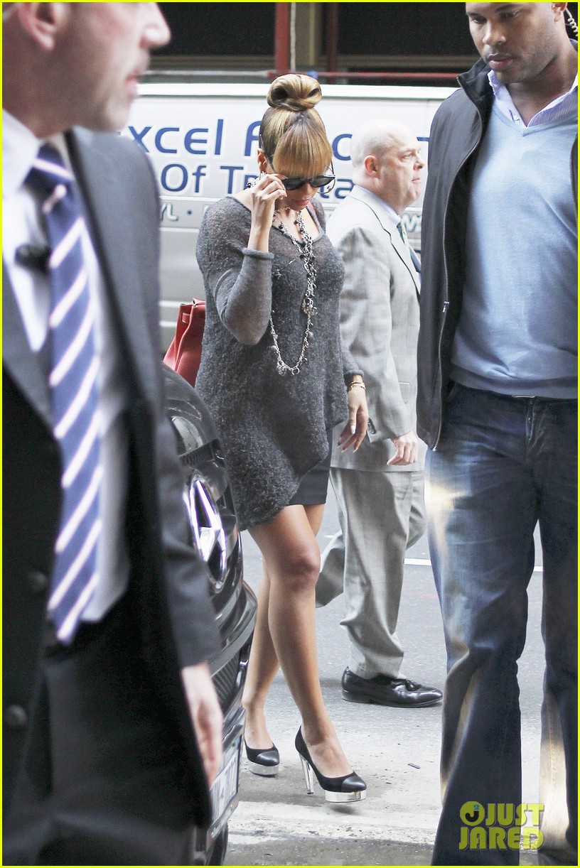 Beyonce: Legs for Days in NYC