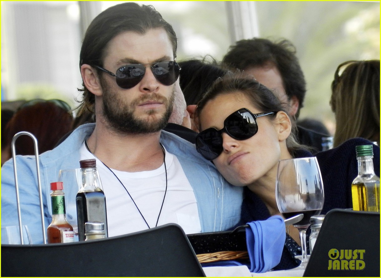 Chris Hemsworth & Elsa Pataky: Lunch in Barcelona!