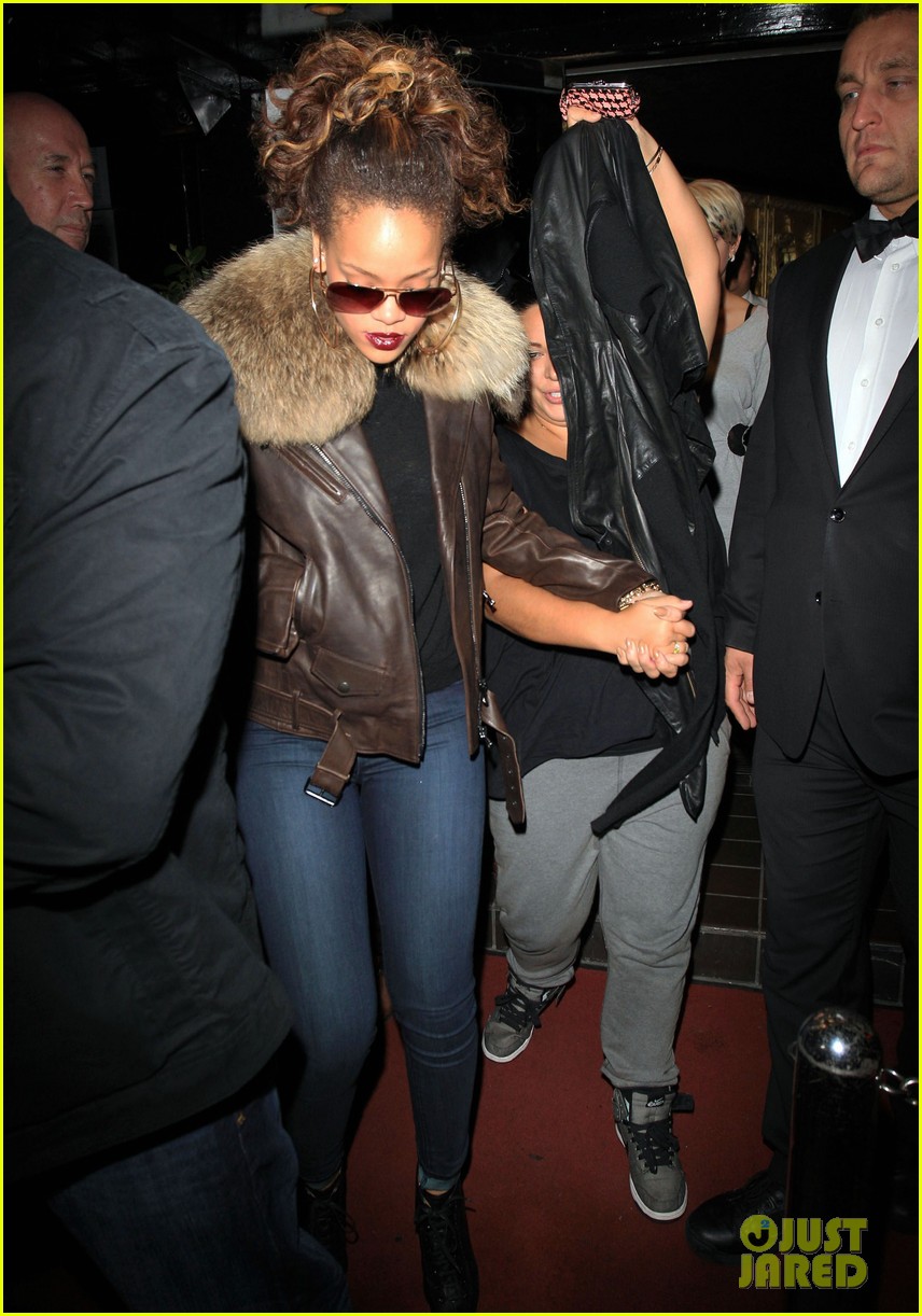 Rihanna Recording New Album in Portable Studio
