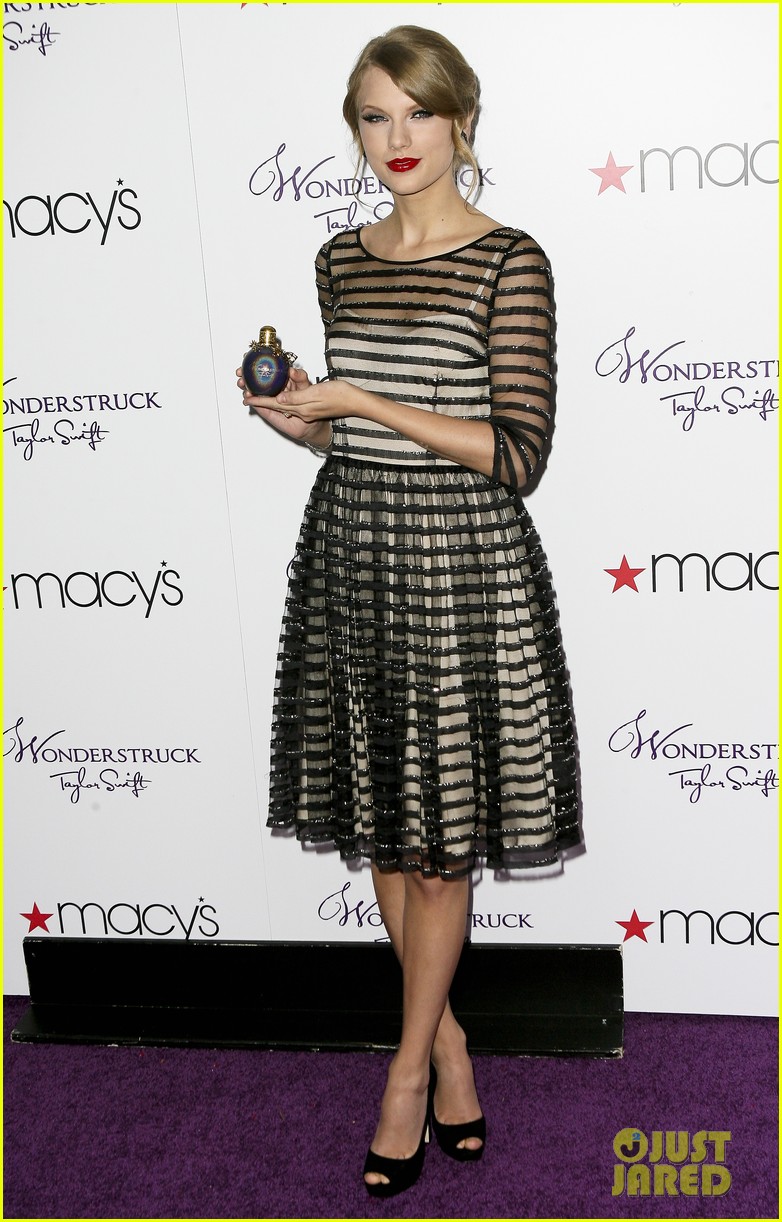 Taylor Swift: 'Wonderstruck' Launch at Macy's!