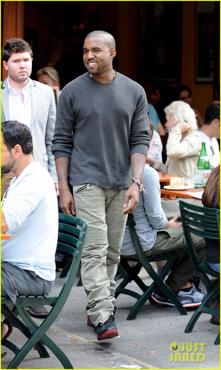 Kanye West: Performing at Victoria's Secret Fashion Show!