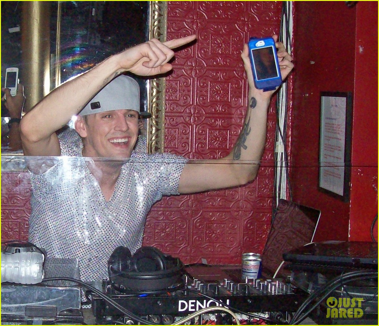 Aaron Carter: Shirtless DJ at Angels & Kings!