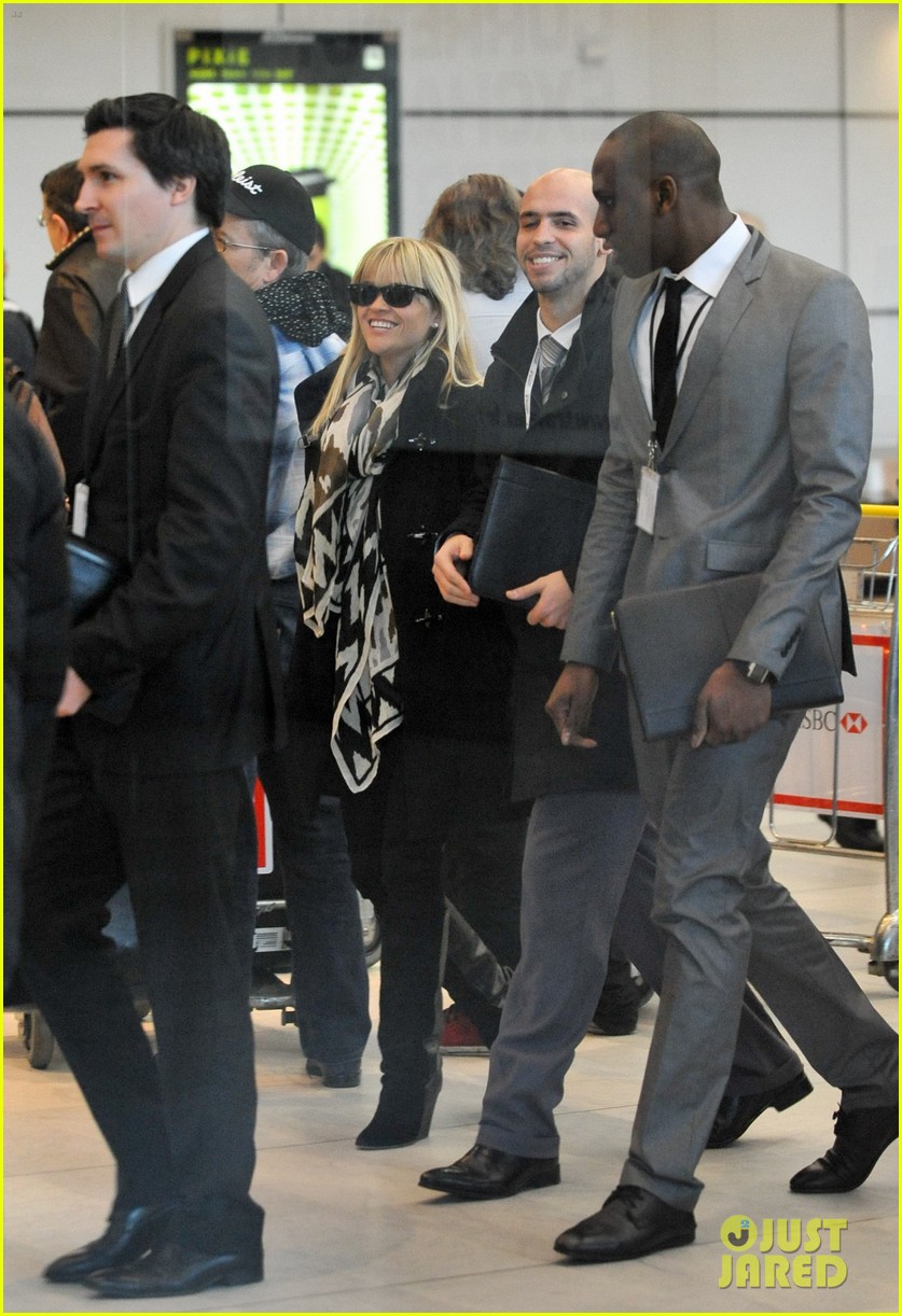 Reese Witherspoon: Bonjour, Paris!