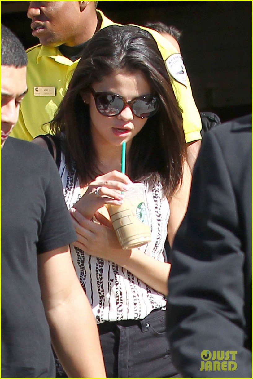 Justin Bieber & Selena Gomez: Calabasas Commons Visit!