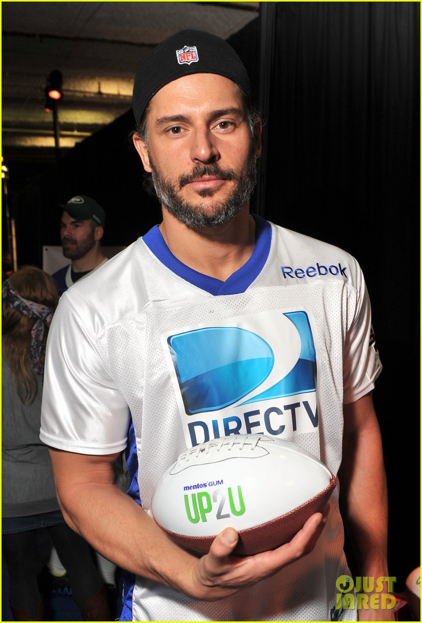 Nina Dobrev & Chace Crawford: Celebrity Beach Bowl!