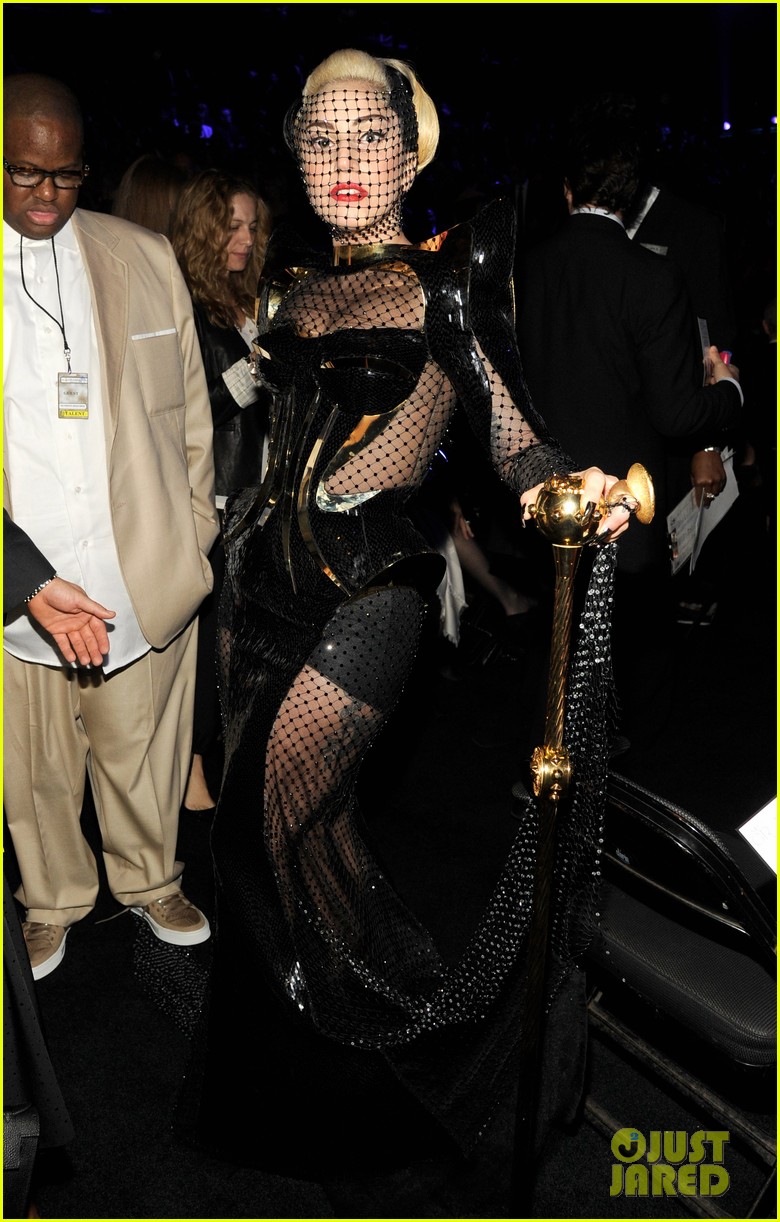 lady-gaga-grammy-awards-2012-fisnet-04.j