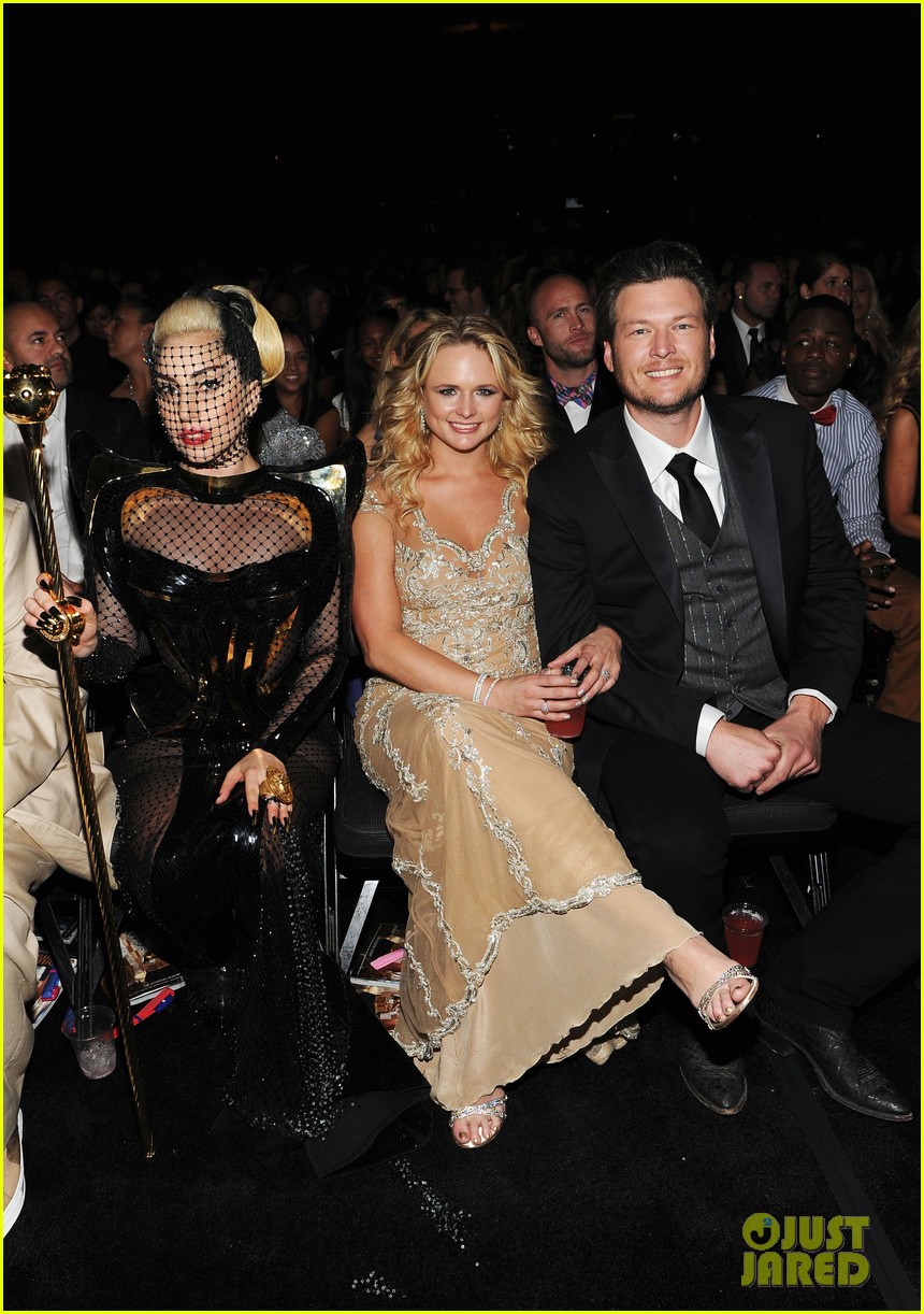 lady-gaga-grammy-awards-2012-fisnet-06.j