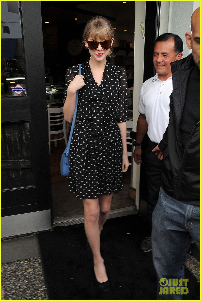 Taylor Swift Is 'Really Good at Being Single'