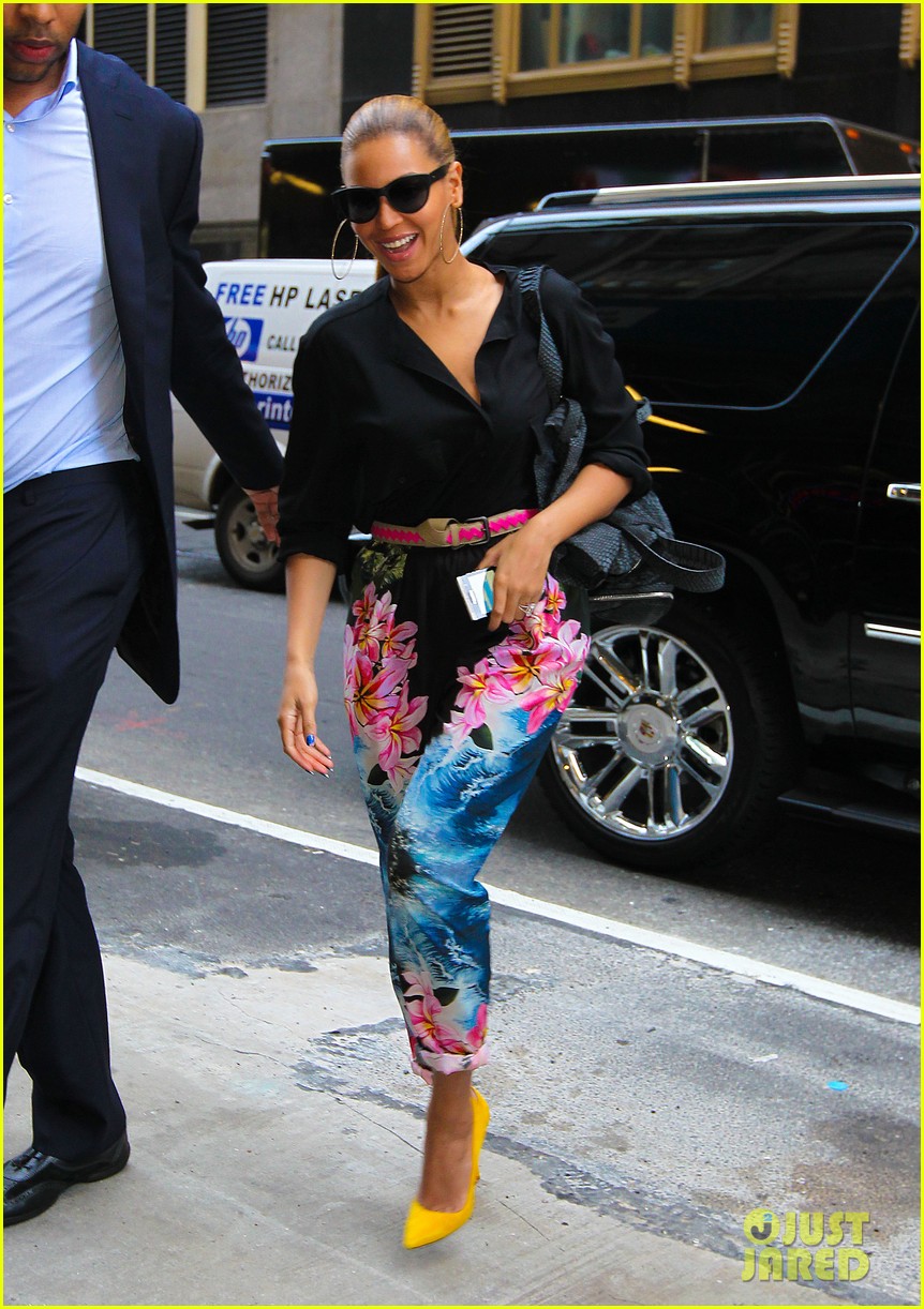 Beyonce: Floral Pants Pretty in NYC!