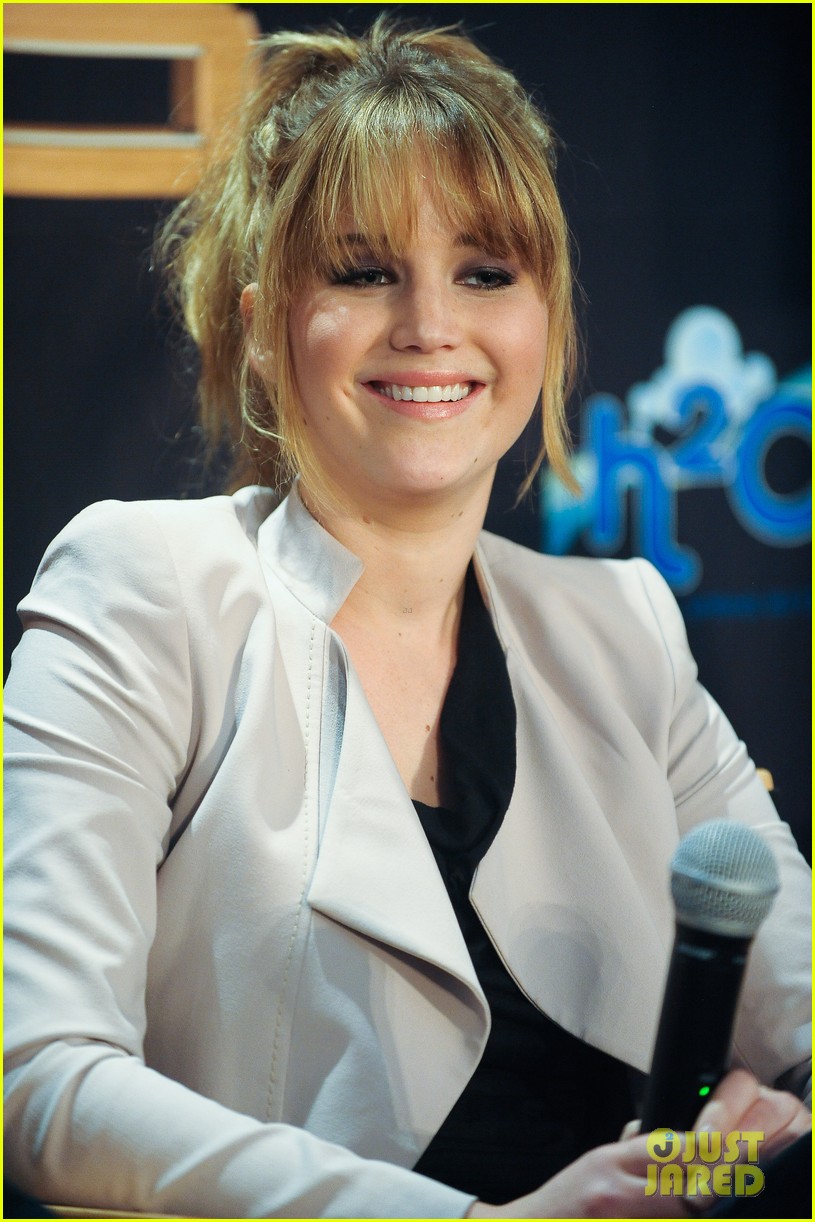 Jennifer Lawrence: 'Hunger Games' Mall Tour!