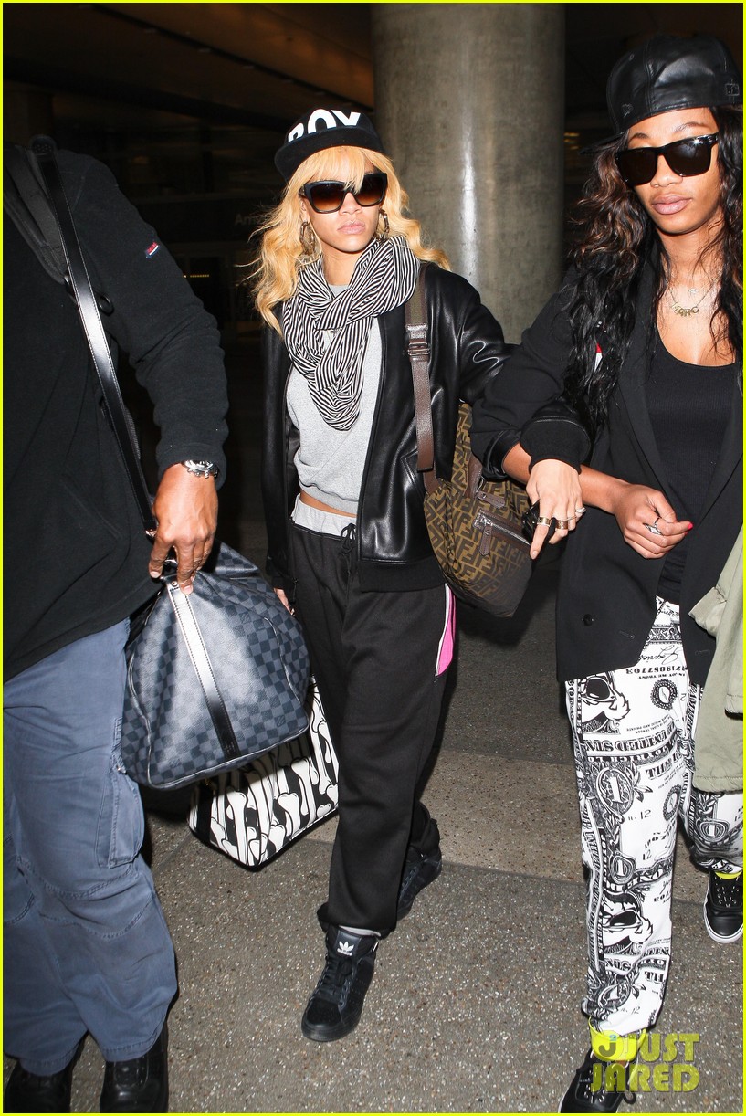 Rihanna: LAX Touchdown!
