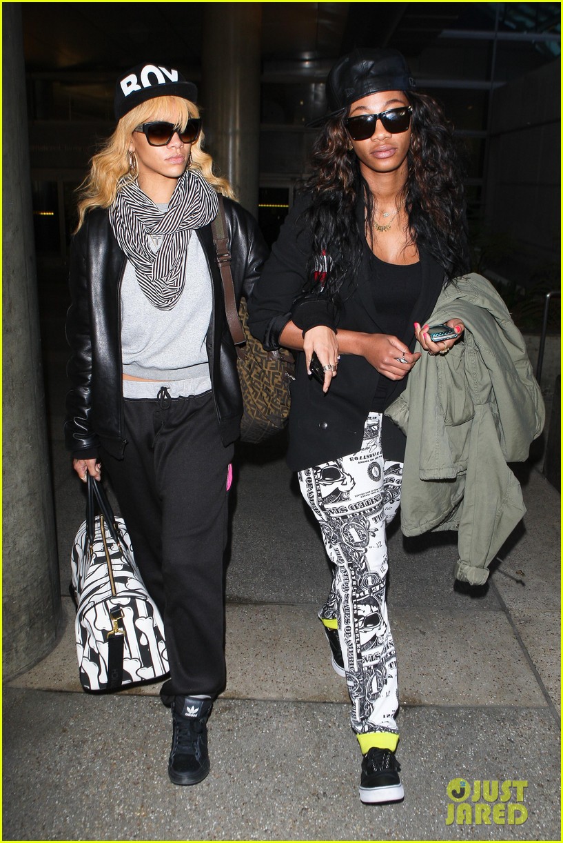 Rihanna: LAX Touchdown!