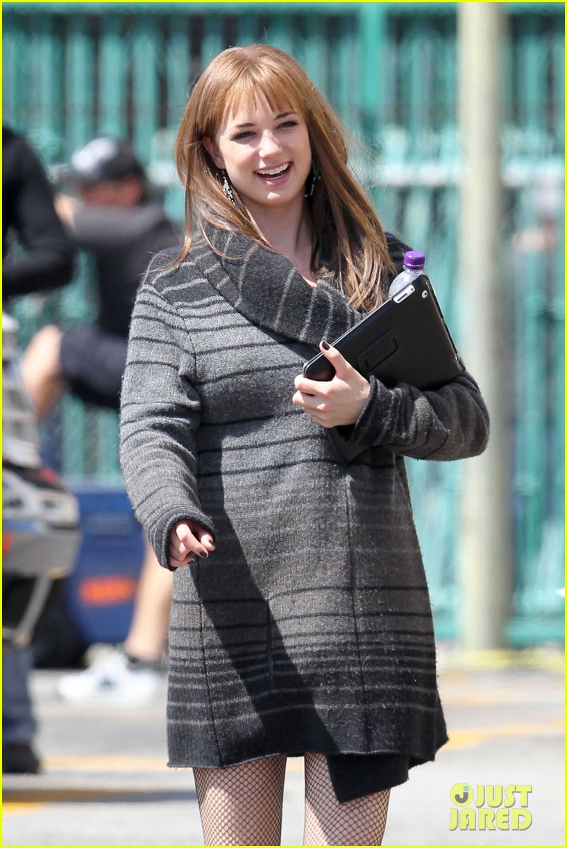 Emily VanCamp: Win a 'Revenge' Walk-On Role!