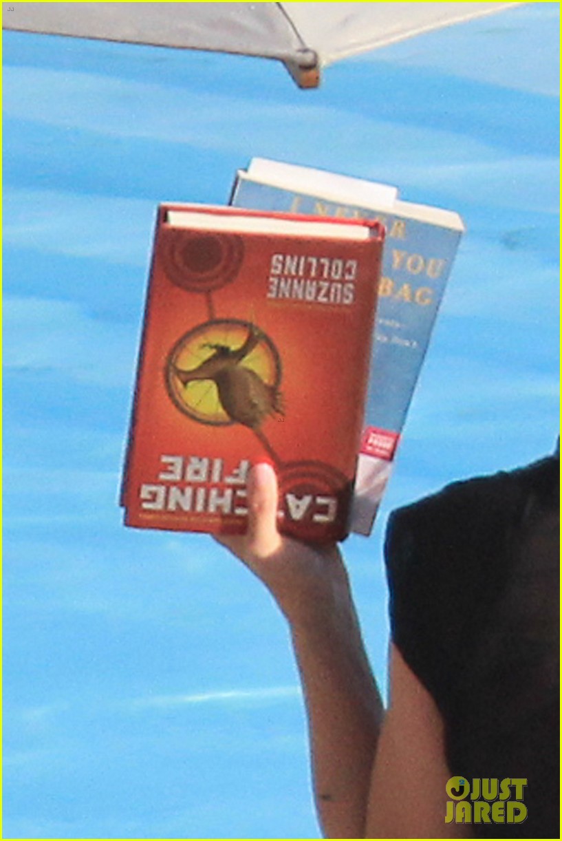 Reese Witherspoon Reads 'Catching Fire' in Rio!