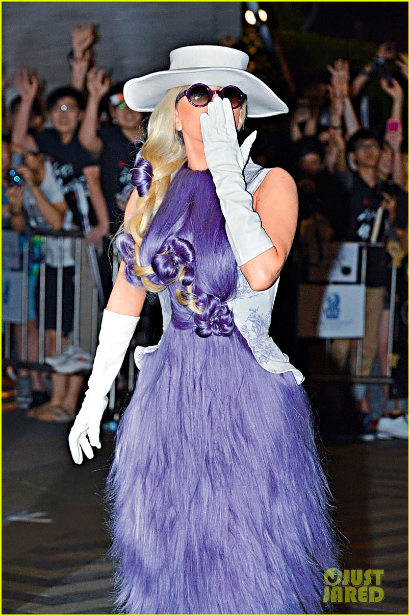 lady gaga lavender dress Lady Gaga's Hair Dress: Gotta Have It or Make It Stop?