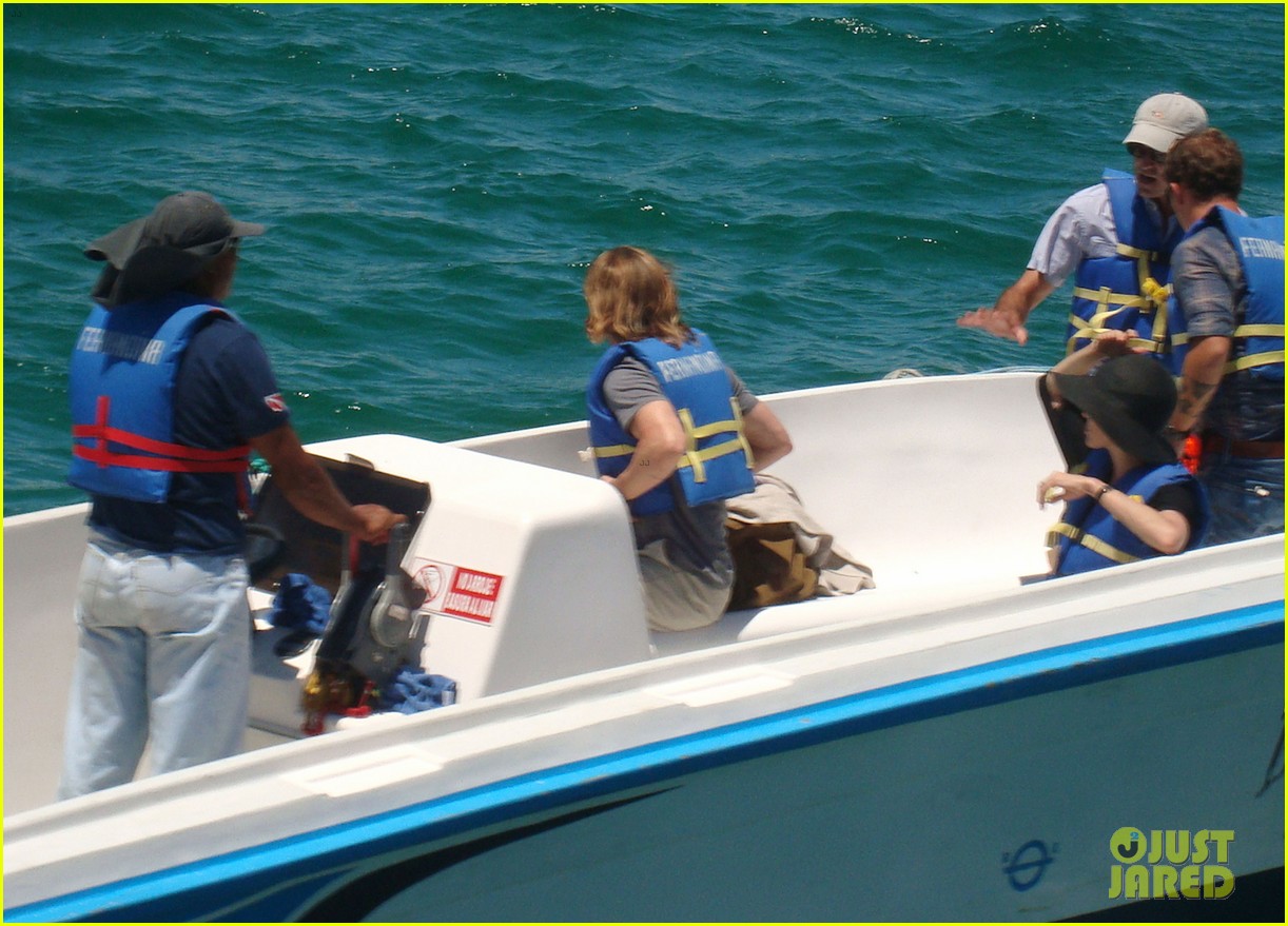 Brad Pitt & Angelina Jolie: Galapagos Boat Ride!