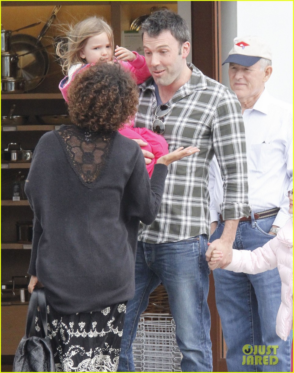 Ben Affleck & Halle Berry: Santa Monica Meetup!