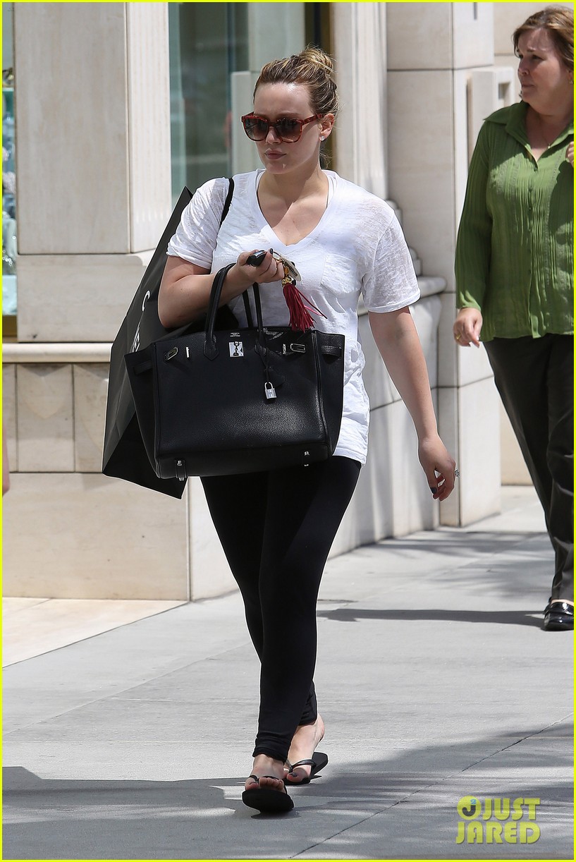 Hilary Duff Signs with New Agency