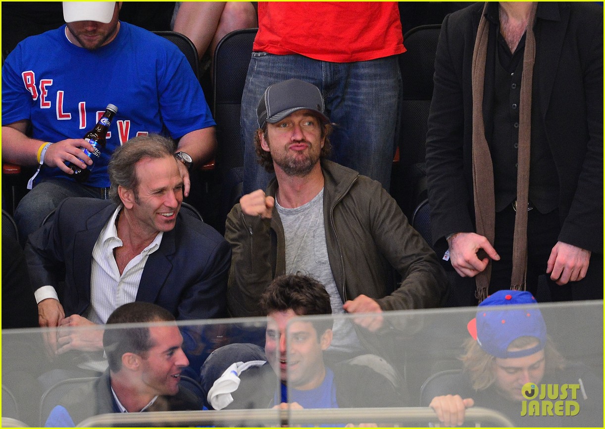 Gerard Butler: New York Rangers Game!