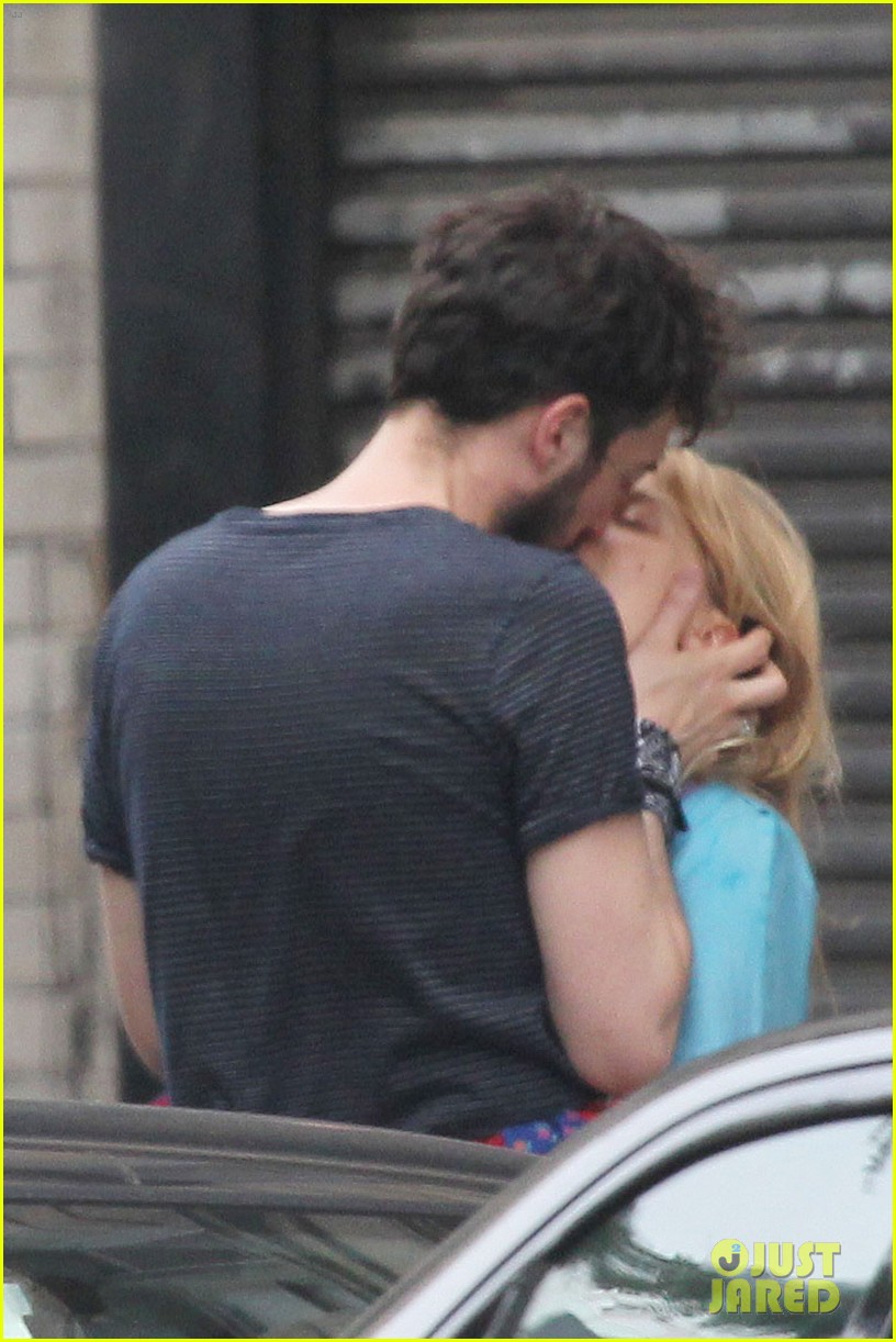 Clemence Poesy: Mystery Man in NYC!