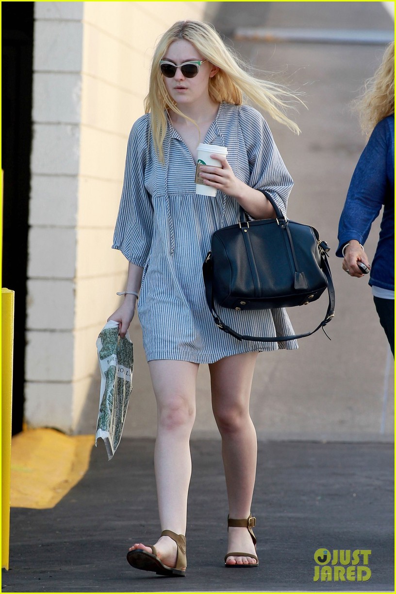 Dakota Fanning: Barnes & Noble Stop!