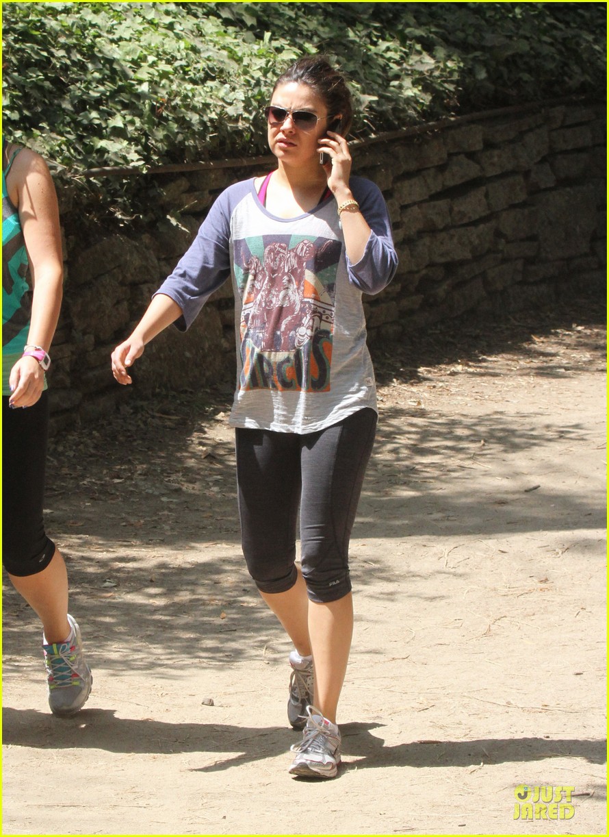 Mila Kunis & Ashton Kutcher: Coffee Bean Break