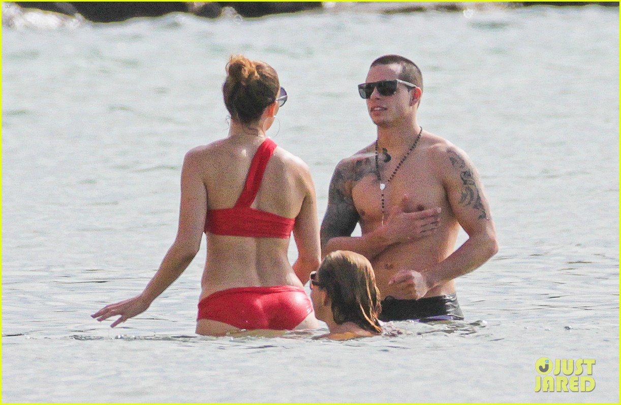 Jennifer Lopez & Casper Smart: Brazilian Beach with the Kids!