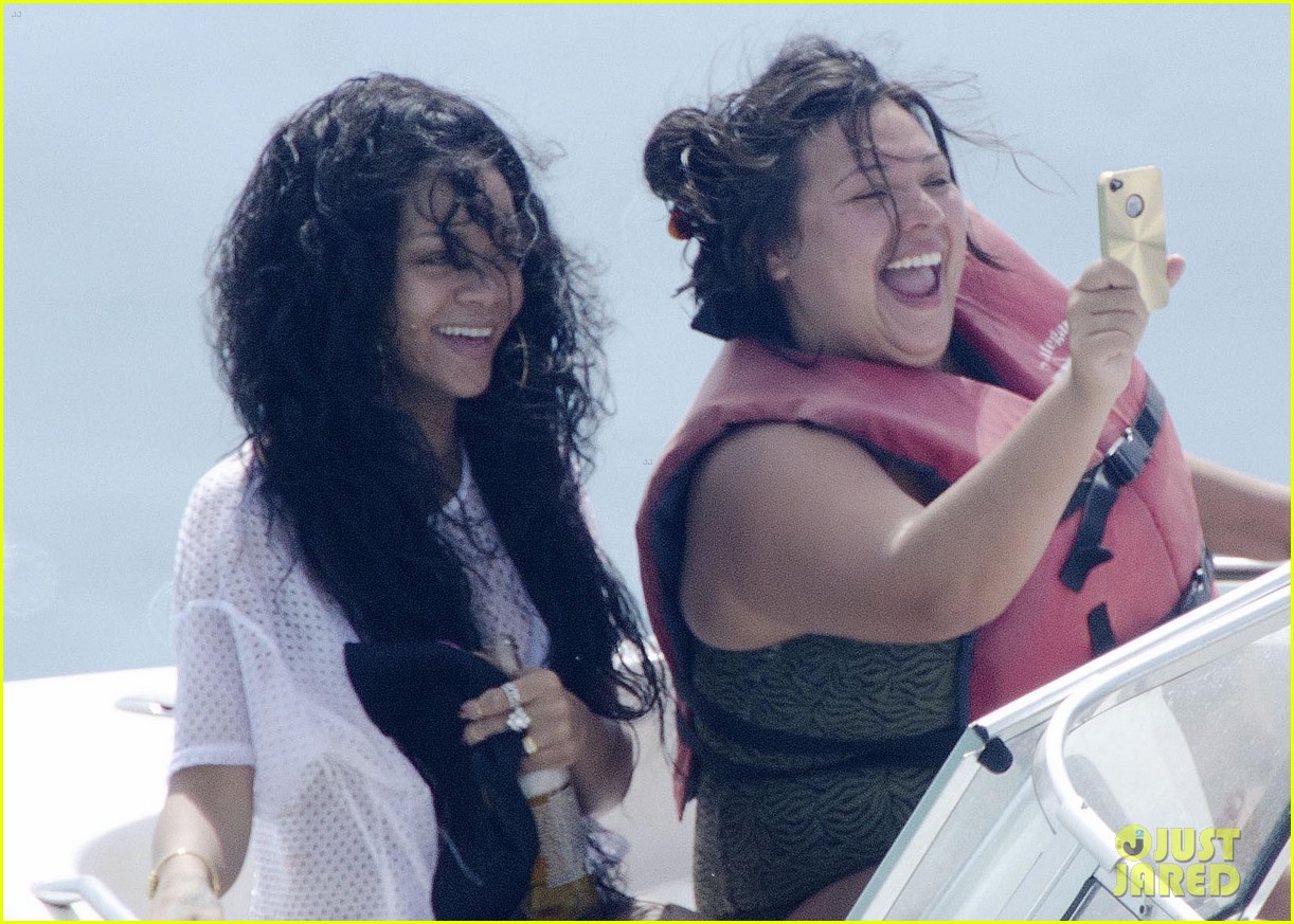 Rihanna: 'Forbes' Top Earning Celebrity Under Thirty!