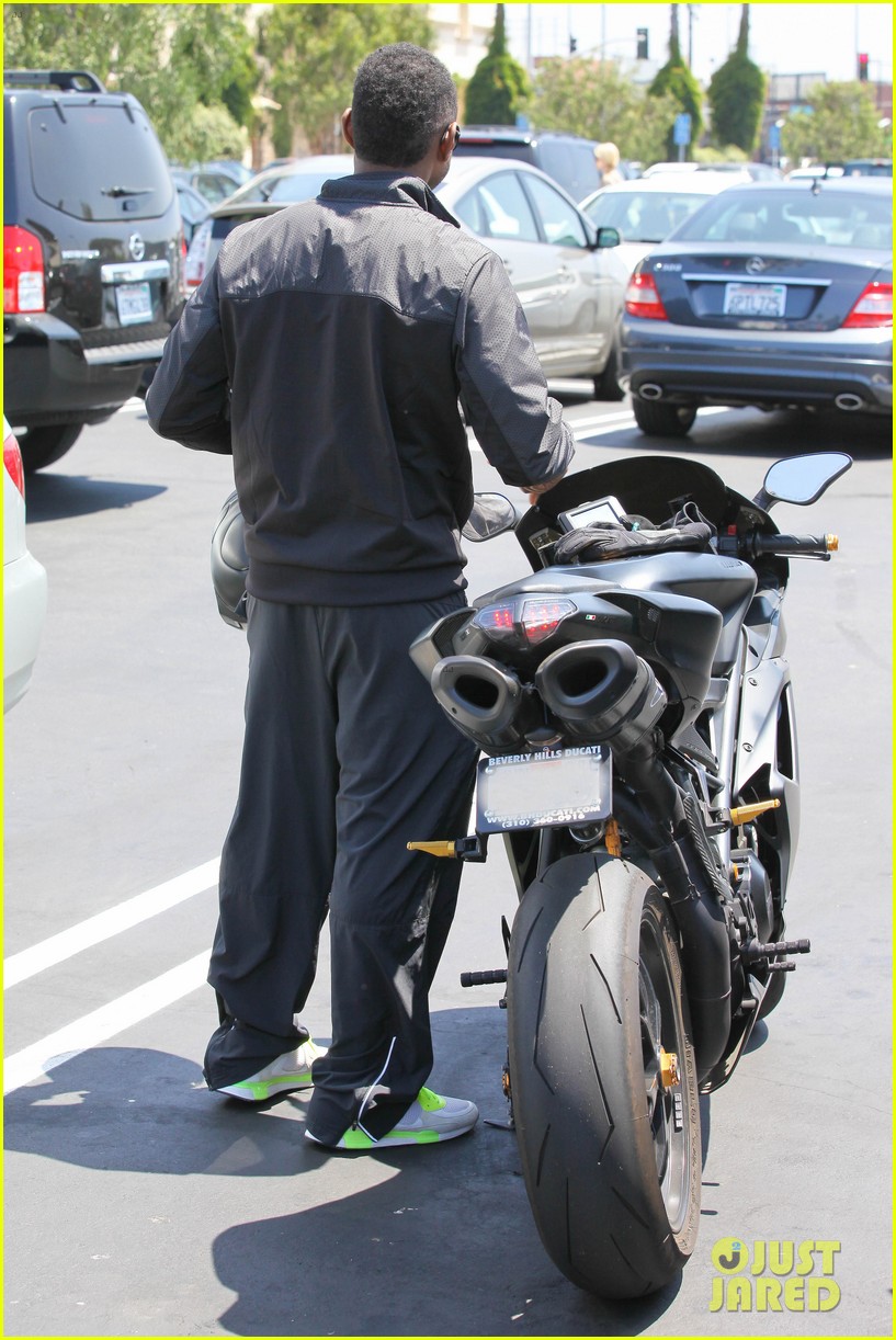 Usher Steps Out After Stepson Kile's Tragic Death