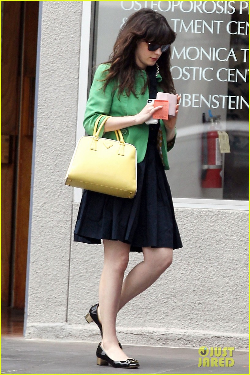 zooey deschanel green dress and she can SING!! , : #TheKaceyMusgravesChristmasShow, : #ZooeyDeschanel