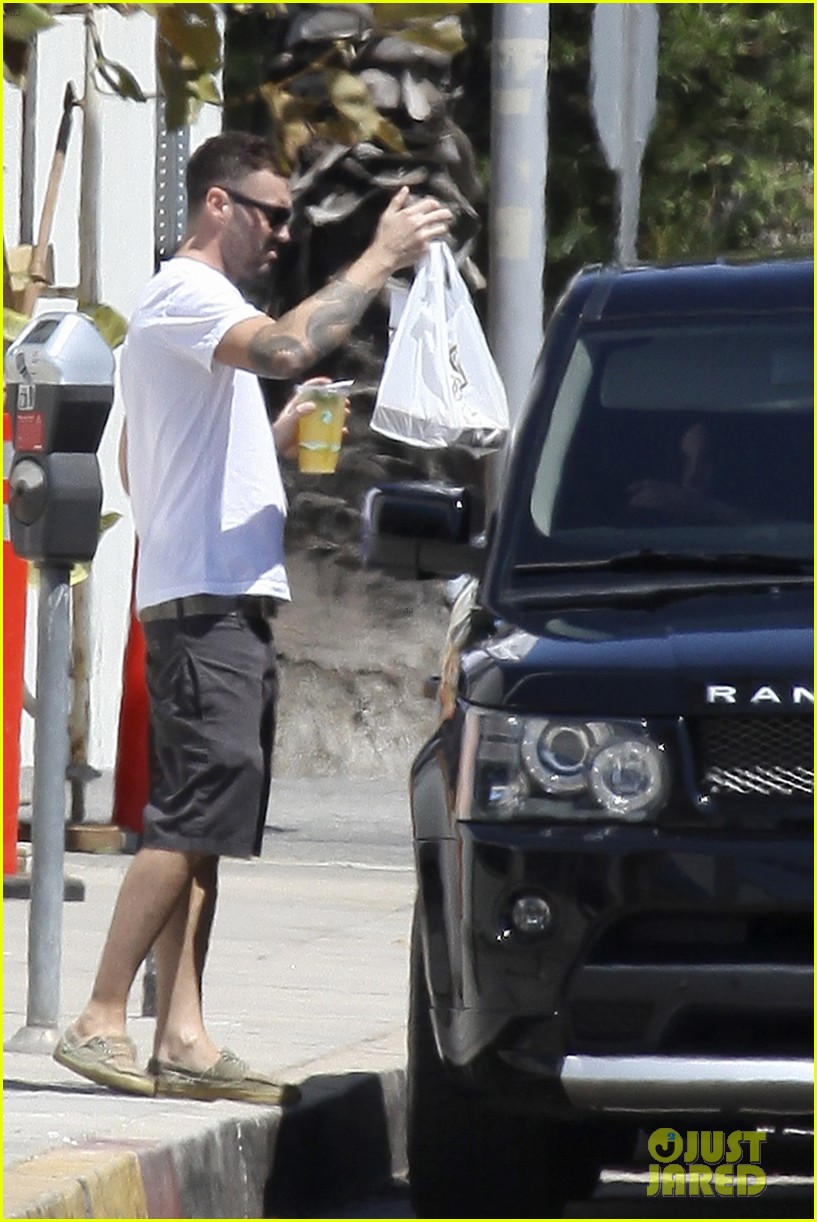 Brian Austin Green: Le Pain Quotidien with Megan Fox!