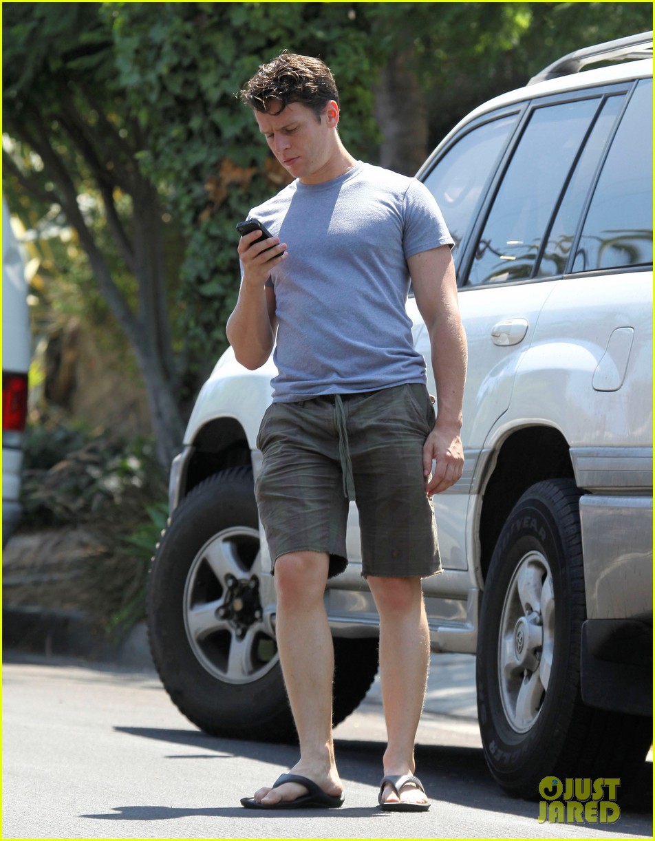 Jonathan Groff: Gay Actors Have Their Own Journey