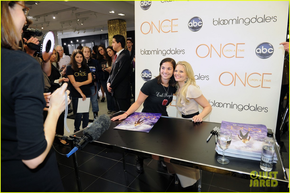 Jennifer Morrison: Bloomingdale's Meet & Greet!