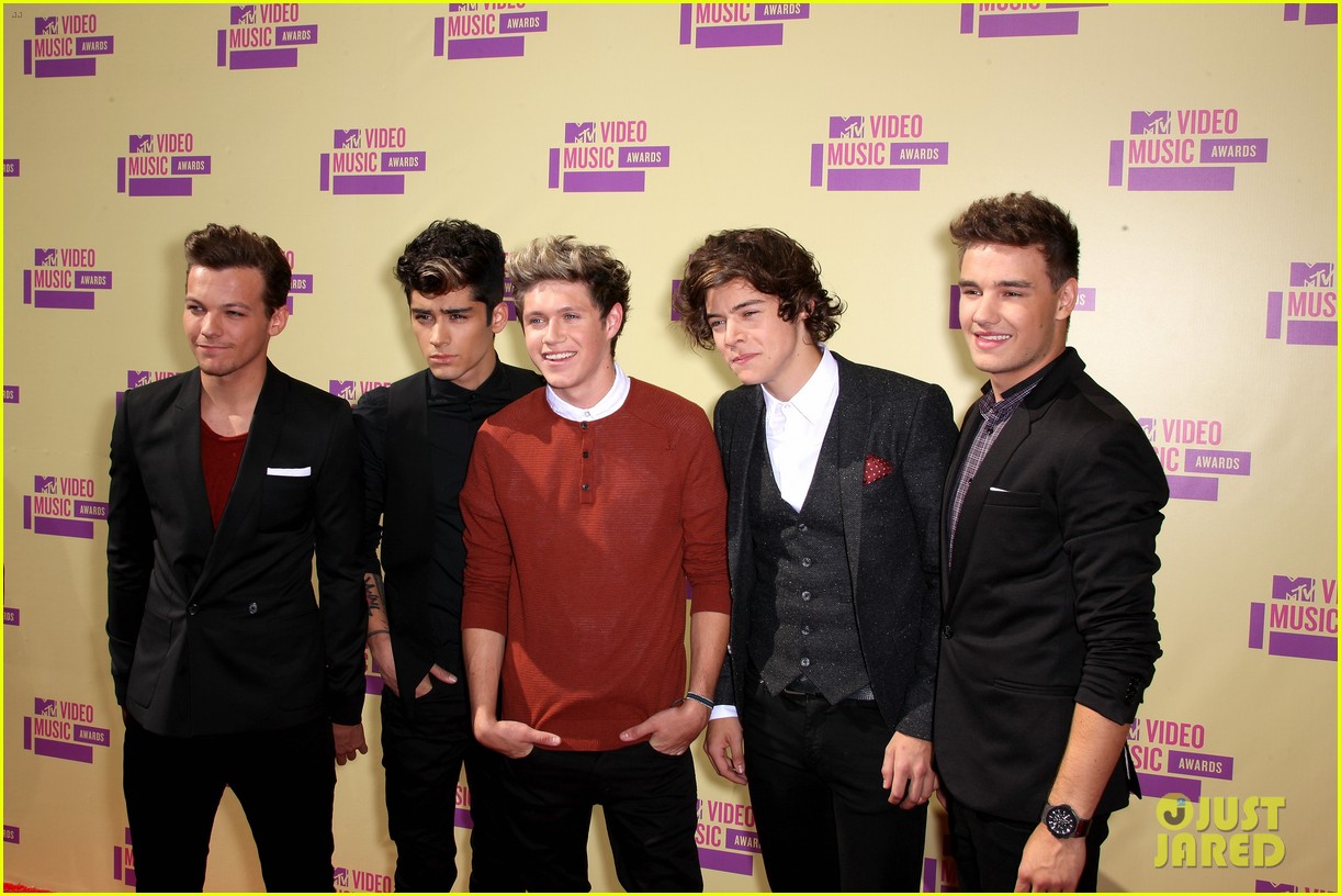 one direction red dress One Direction: This Is Us' premieres and the guys look like stars
