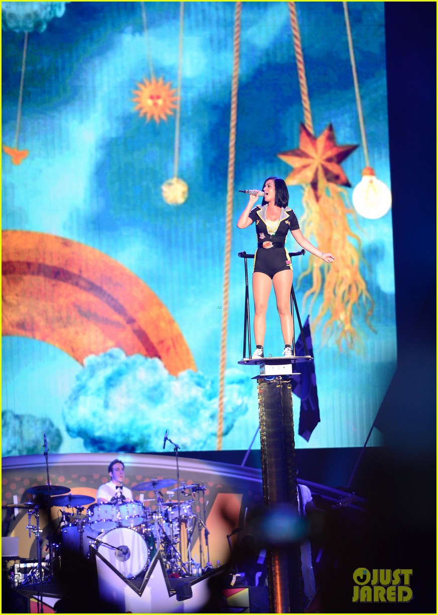 Katy Perry: Singapore Concert & Tokyo Arrival!