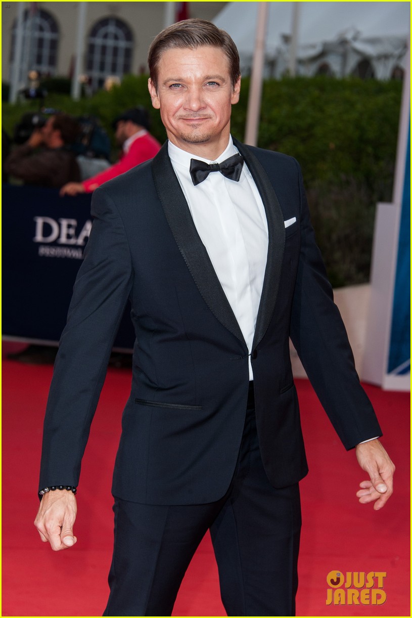 Rachel Weisz: 'Bourne Legacy' France Premiere with Jeremy Renner!