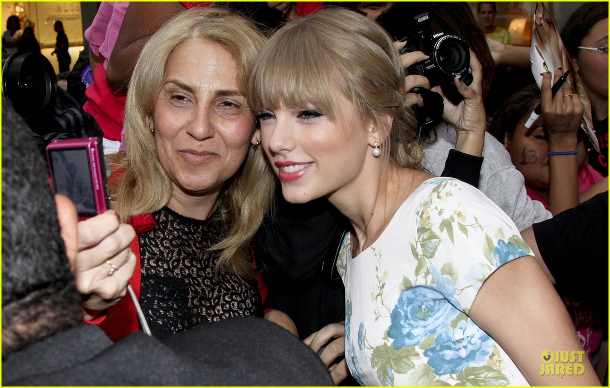 Taylor Swift Makes Billboard History Again!