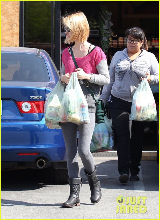 January Jones: Friday Grocery Gal!