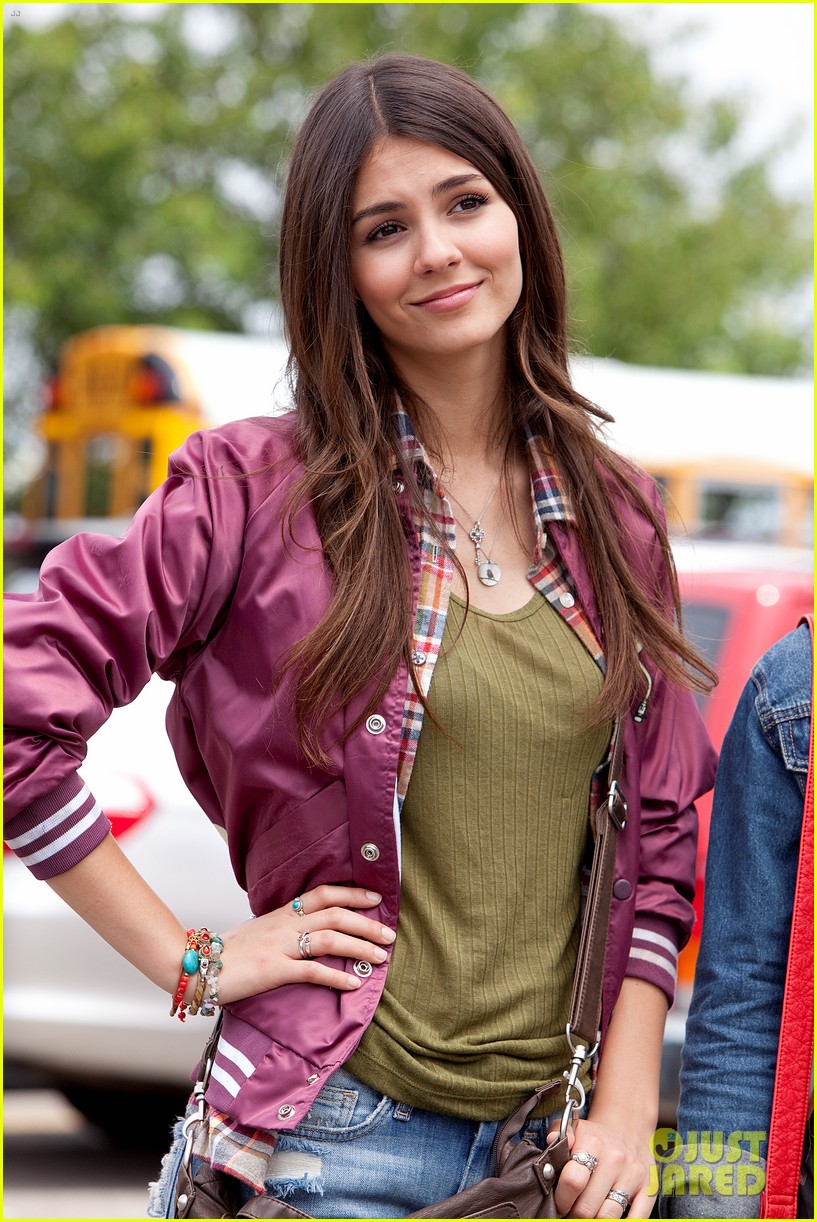 Victoria Justice & Chelsea Handler: Exclusive 'Fun Size' Stills!