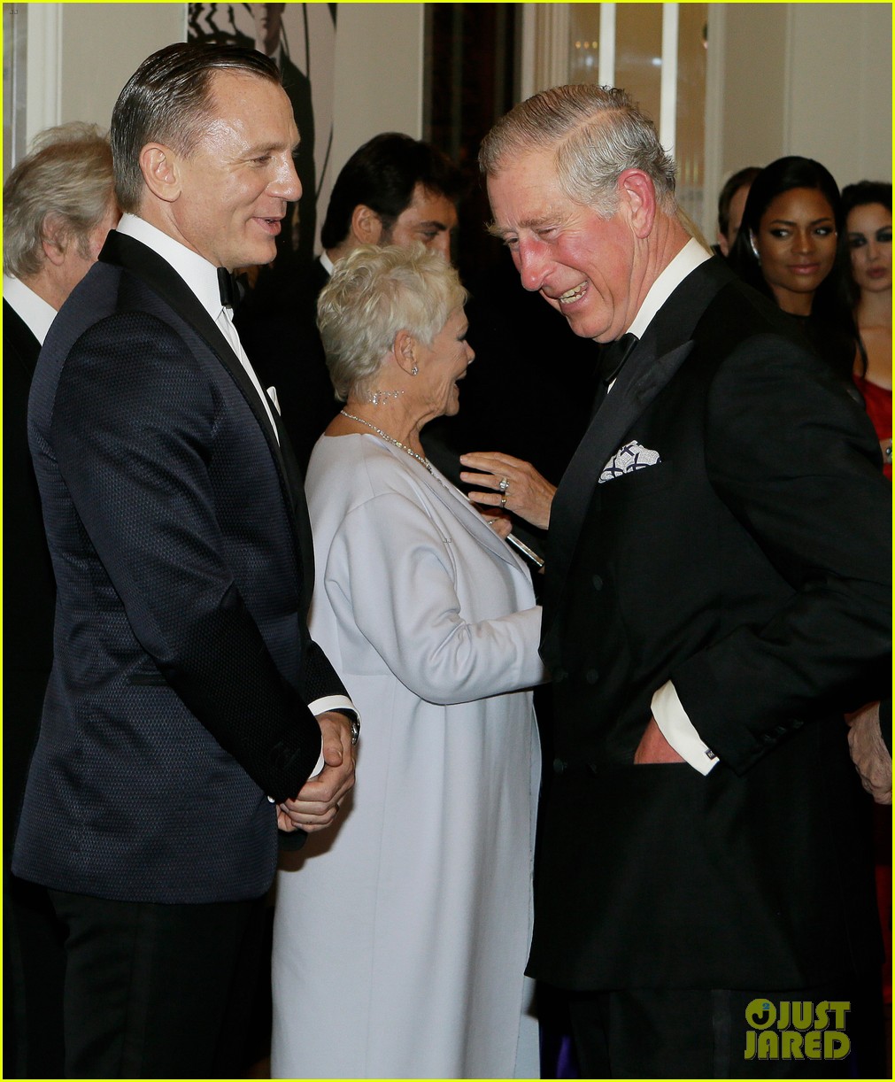 Rachel Weisz & Daniel Craig Meet the Royals at 'Skyfall' Premiere