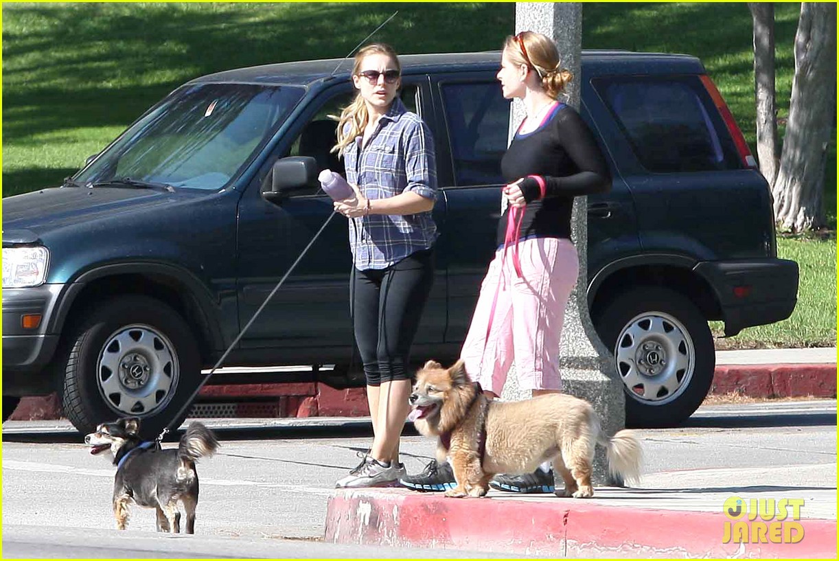 Kristen Bell Debuts Tiny Baby Bump!