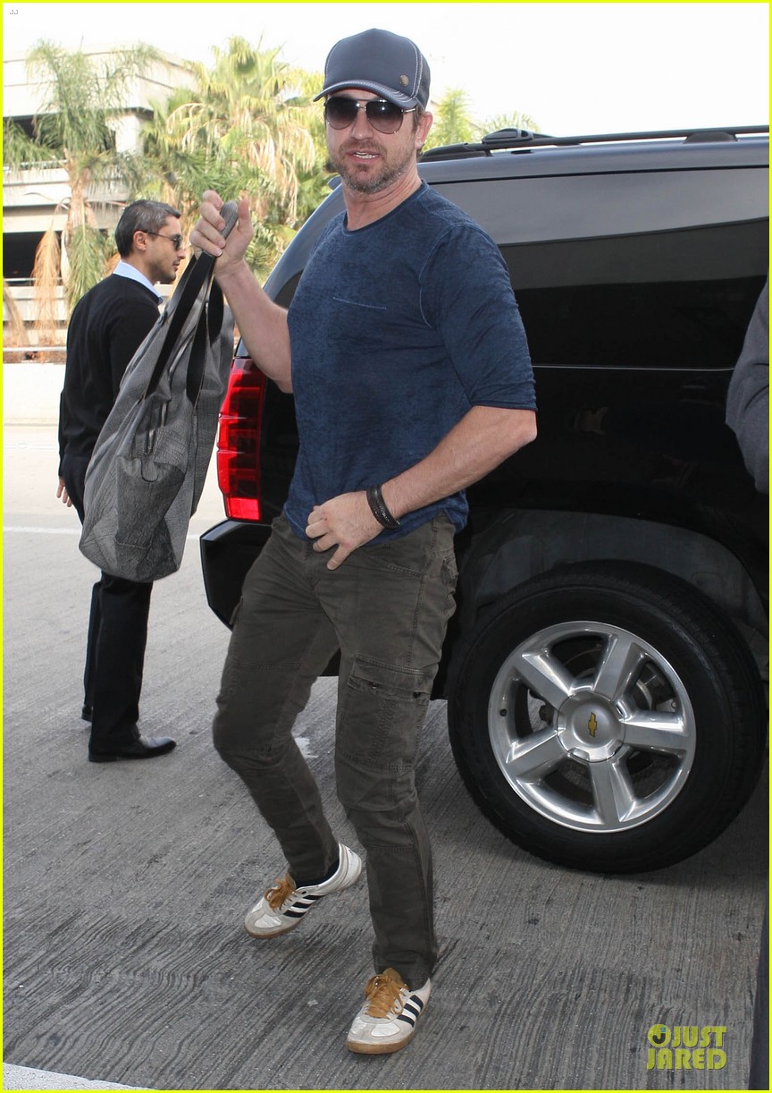 Gerard Butler Shares First Moment When He Learned Flirting!