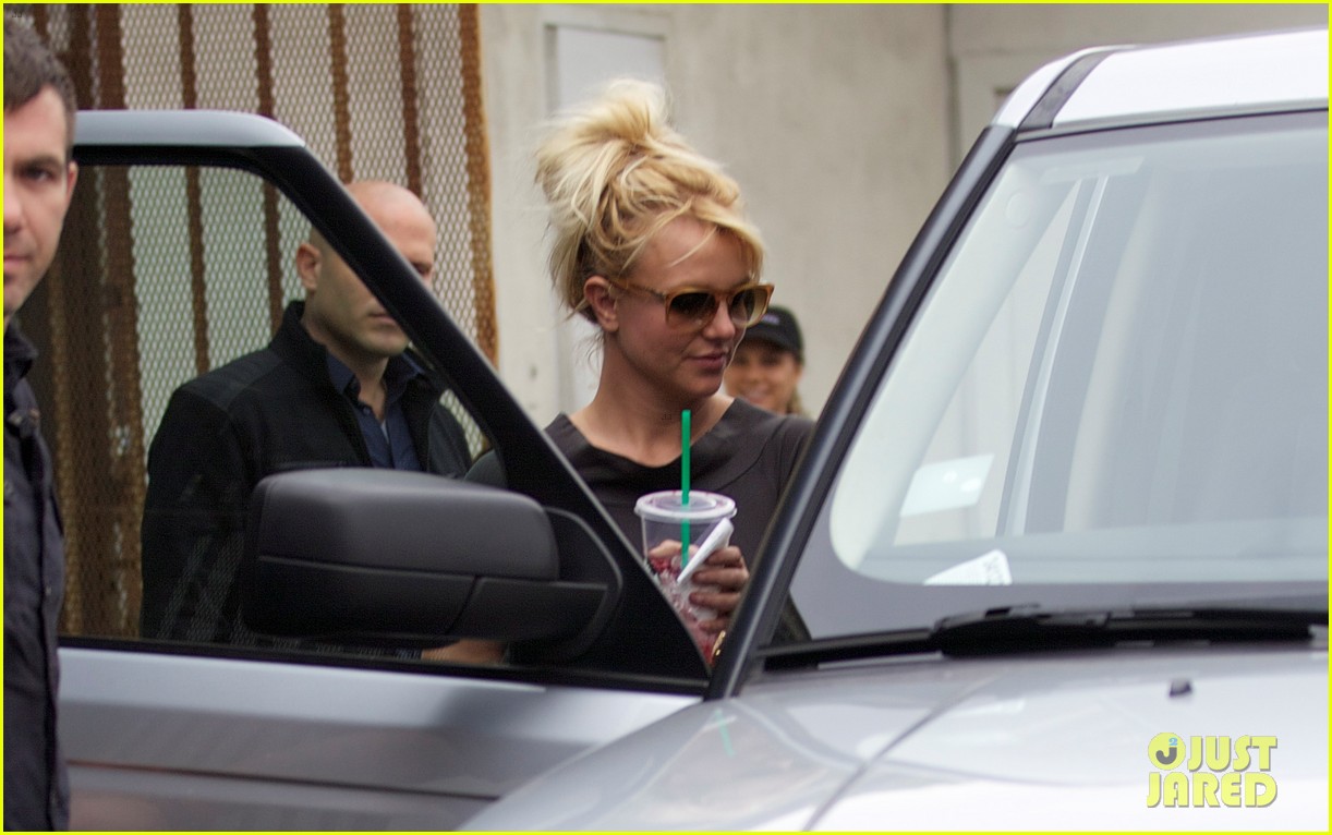 Britney Spears: Pre-'X Factor' Starbucks Stop