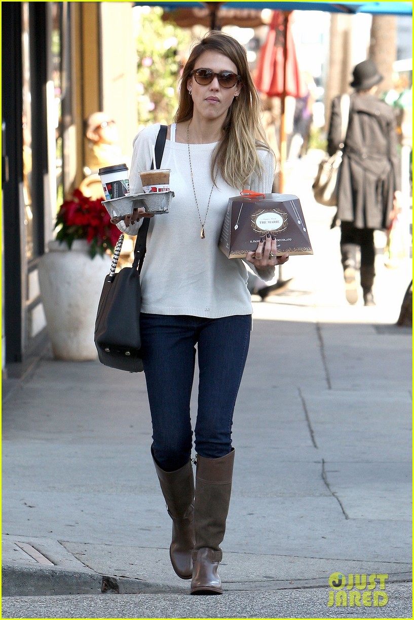 Jessica Alba Grabs Dessert To Go!